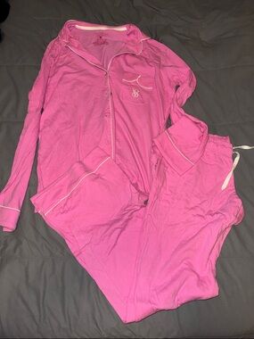 PINK Victoria's Secret Bubblegum Pink Long-Sleeve Pajama Set